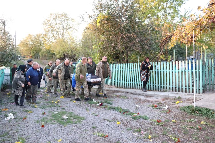 зустрічали загиблого Героя