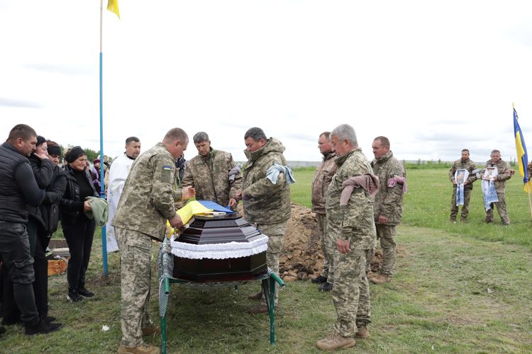 В останню дорогу провели