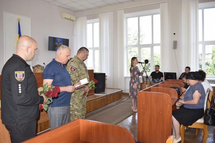 Слава крізь сльози