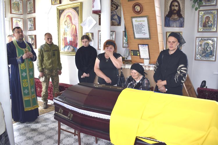 Зустріли Героя На щиті