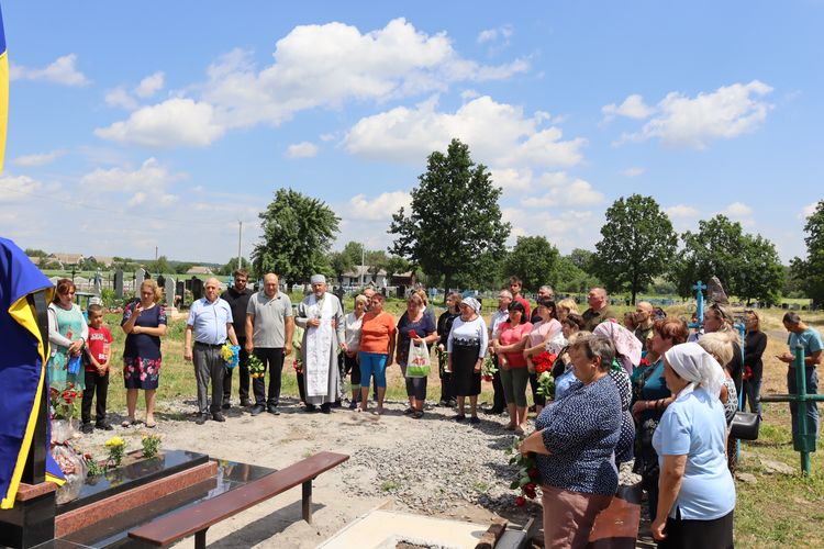 Встановлено пам’ятник воїну-сироті