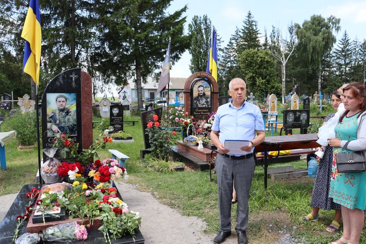 Встановлено пам’ятник воїну-сироті