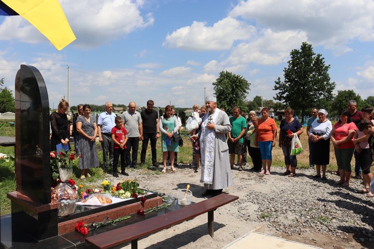 Встановлено пам’ятник воїну-сироті