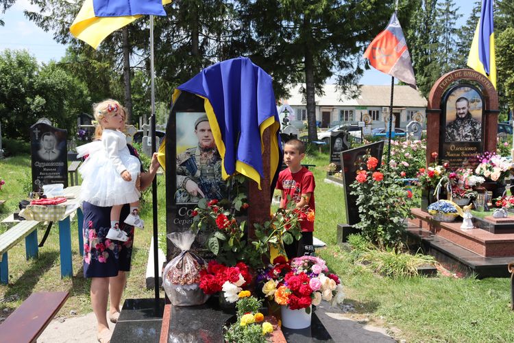 Встановлено пам’ятник воїну-сироті