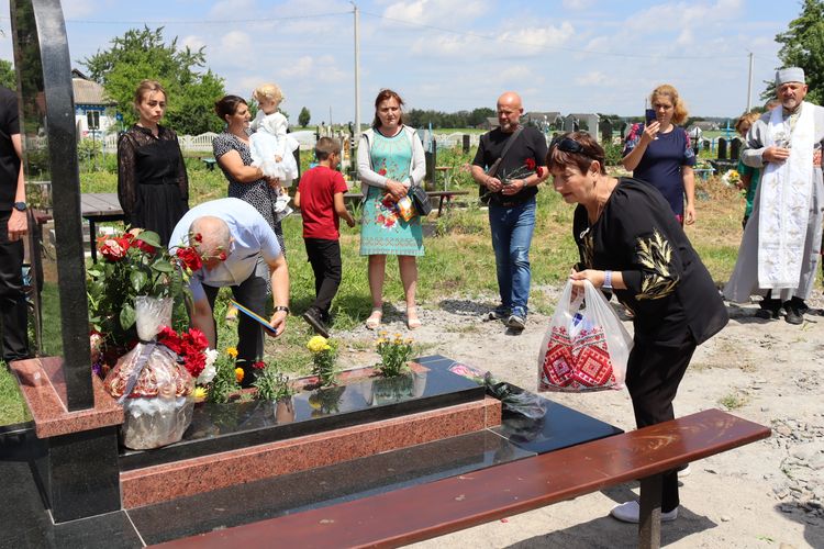 Встановлено пам’ятник воїну-сироті