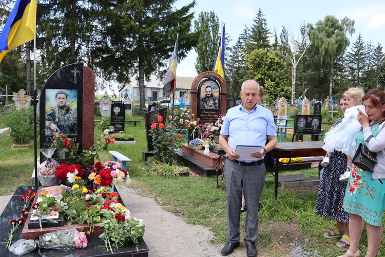 Встановлено пам’ятник воїну-сироті