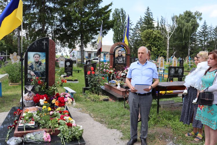 Встановлено пам’ятник воїну-сироті