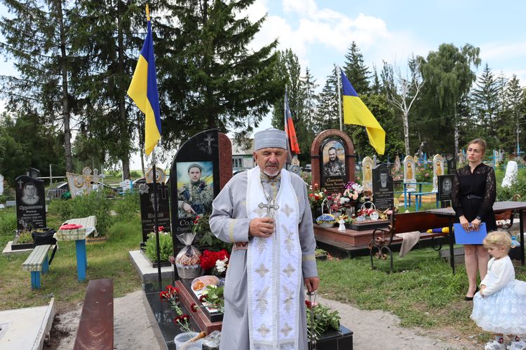 Встановлено пам’ятник воїну-сироті