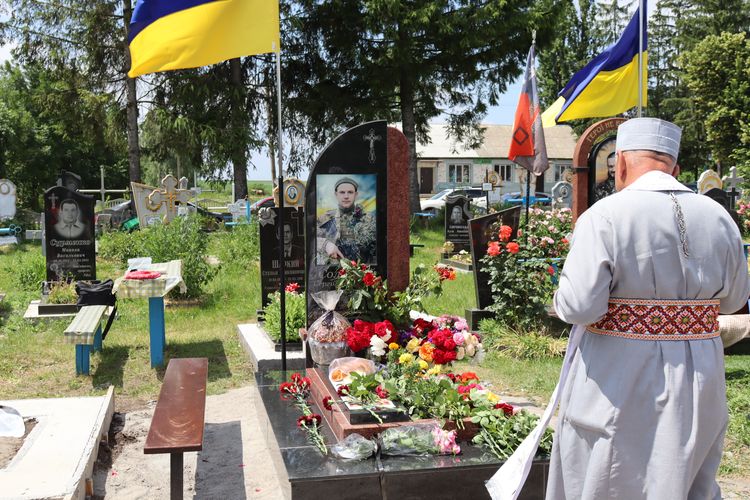 Встановлено пам’ятник воїну-сироті