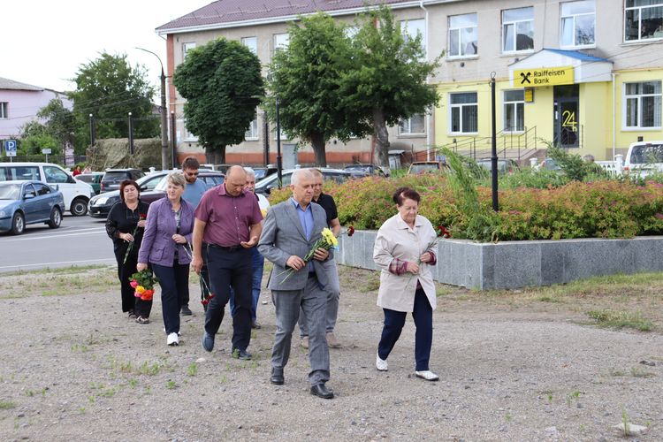 покладання квітів