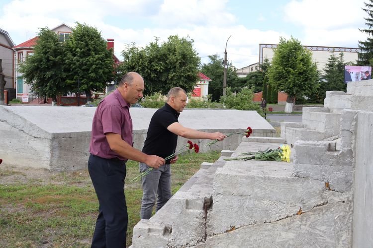 покладання квітів