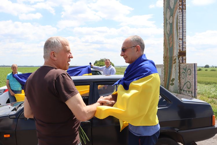 повернувся з полону