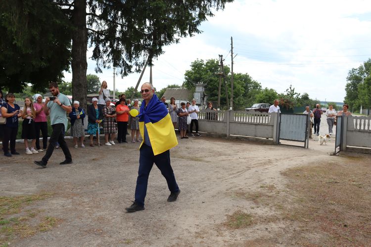 повернувся з полону