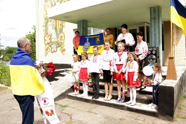 повернувся з полону