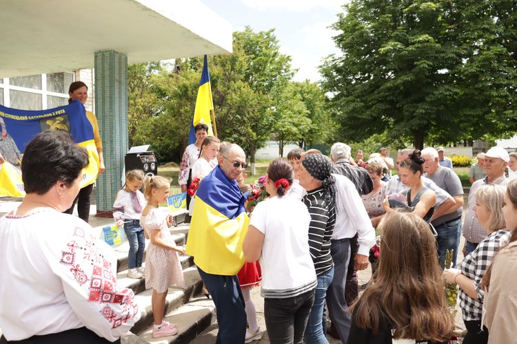 повернувся з полону