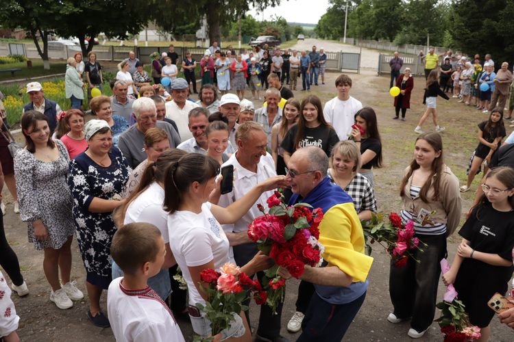 повернувся з полону