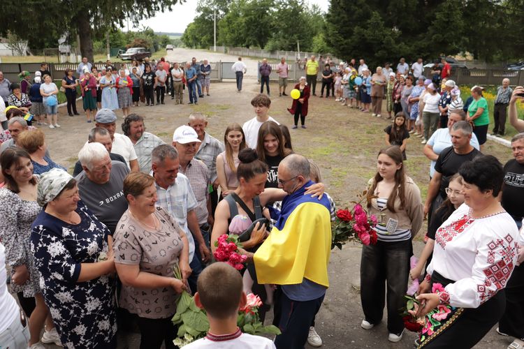 повернувся з полону