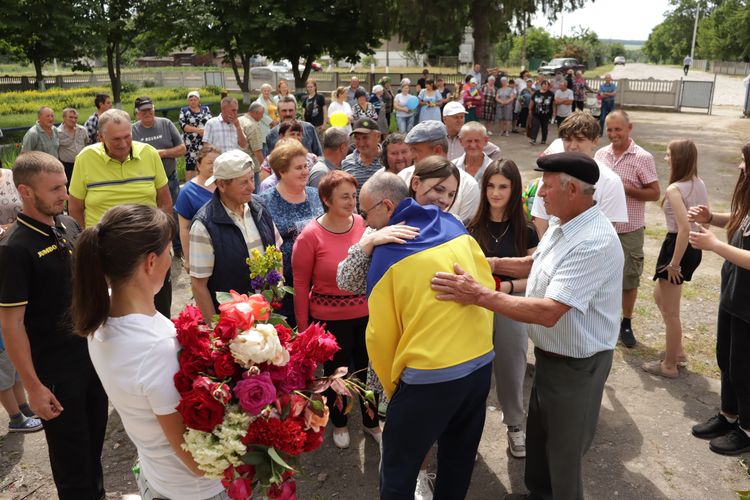 повернувся з полону