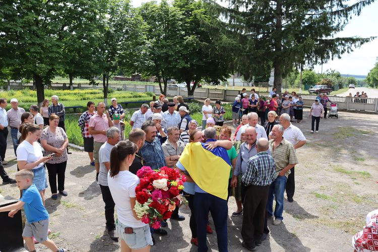 повернувся з полону