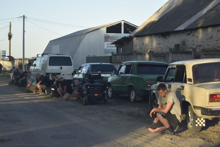 Зі сльозами на очах