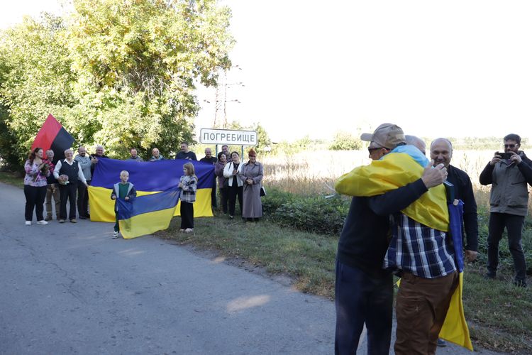 зустріли Героя з полону