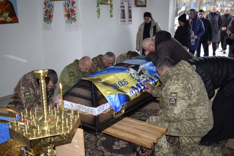 Додому вернувся він з бою