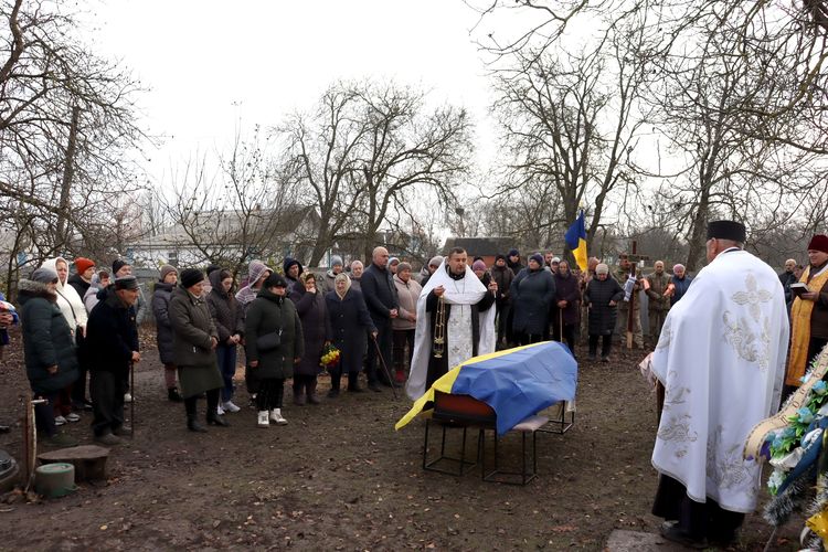 Попрощалась з Героєм