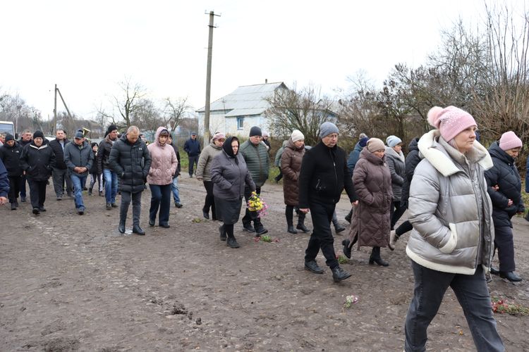 Попрощалась з Героєм
