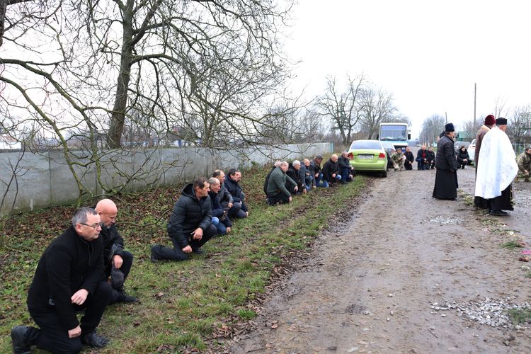 Попрощалась з Героєм