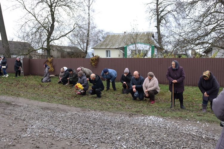 Попрощалась з Героєм