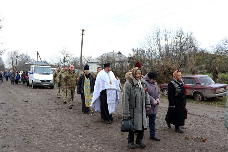 Попрощалась з Героєм