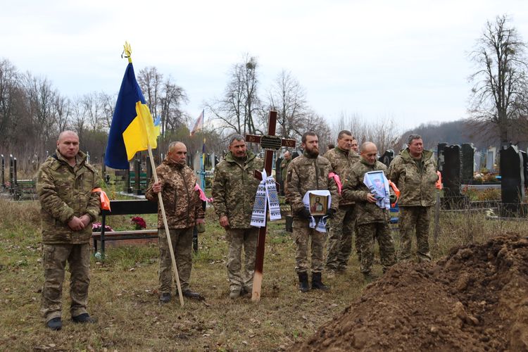 Попрощалась з Героєм