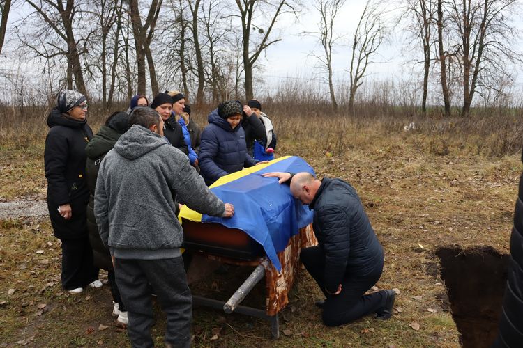 Попрощалась з Героєм