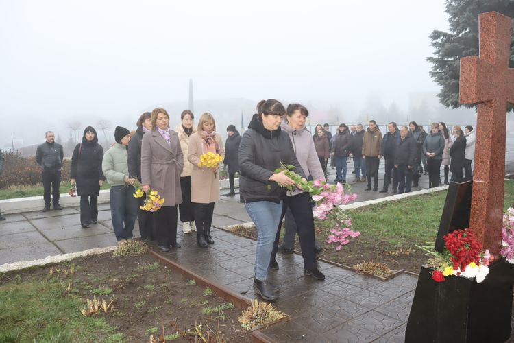 Покладено квіти