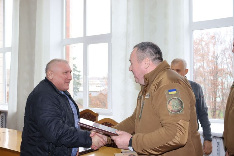 Вітали військовослужбовців та волонтерів