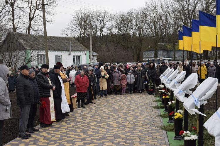 Сльози, квіти й молитва