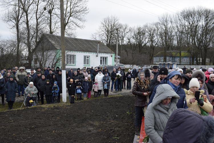 Сльози, квіти й молитва