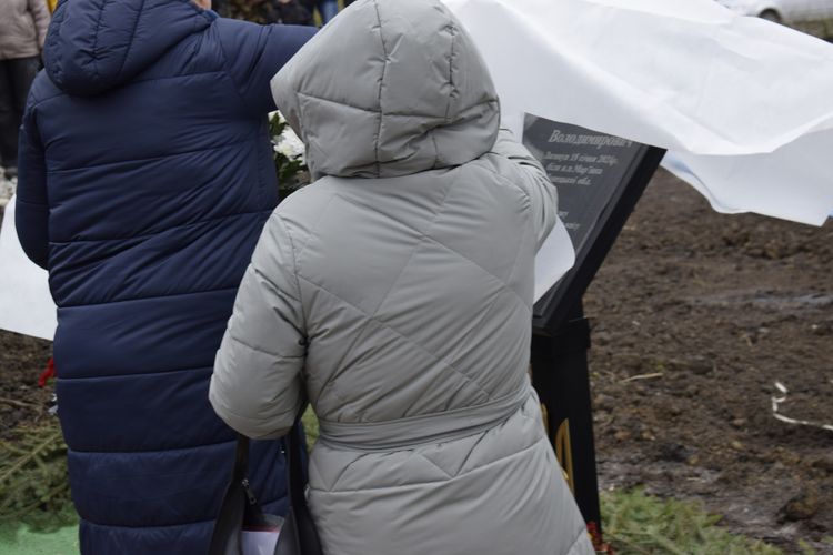 Сльози, квіти й молитва