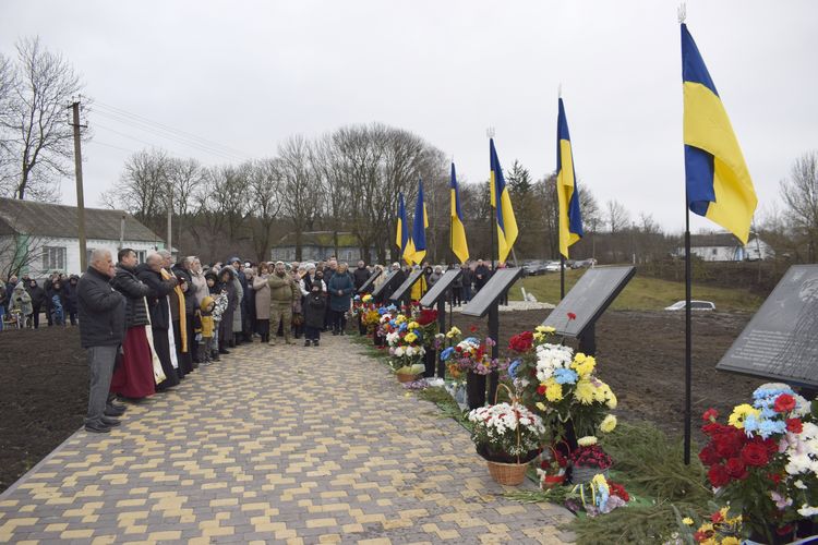 Сльози, квіти й молитва