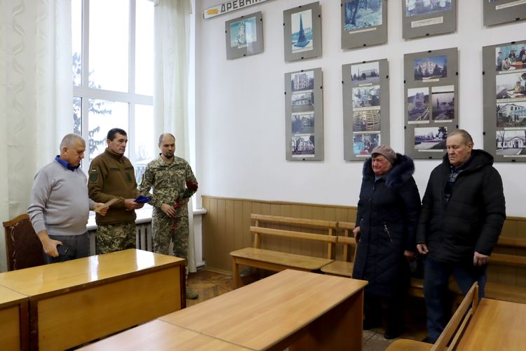 Вручено відзнаку