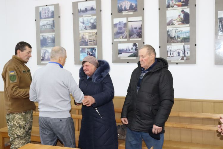 Вручено відзнаку