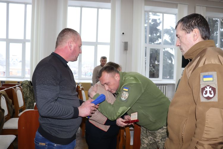 нагороджено Орденом «За мужність»