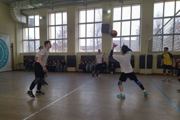 Пліч-о-пліч