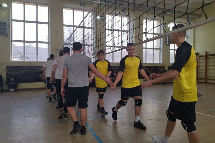 Пліч-о-пліч