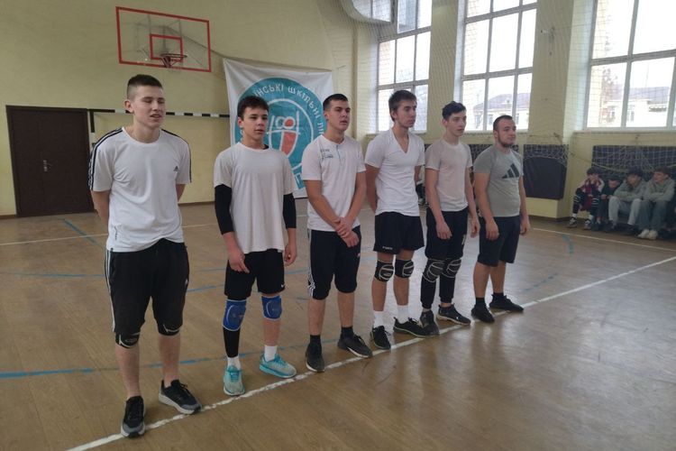 Пліч-о-пліч