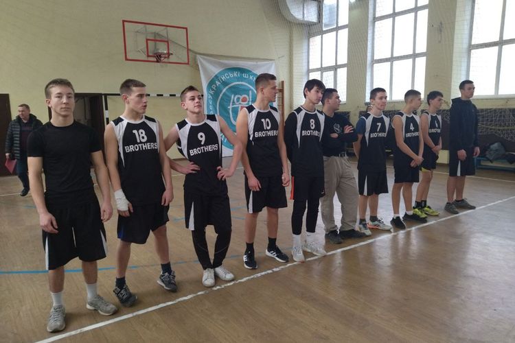 Пліч-о-пліч