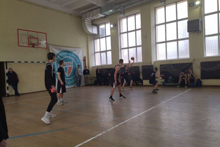 Пліч-о-пліч