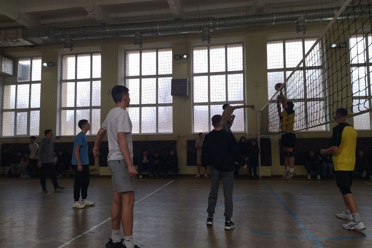 Пліч-о-пліч