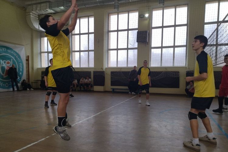 Пліч-о-пліч