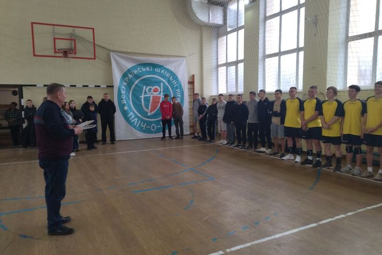 Пліч-о-пліч